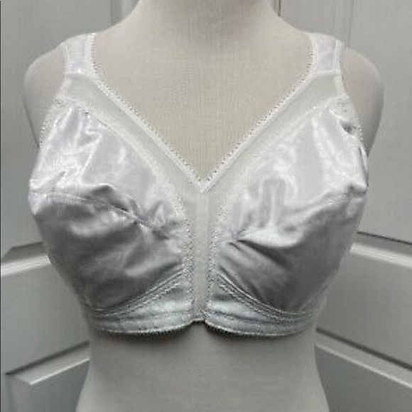 Playtex Other - Playtex 18 Hour 44C White Wireless Bra EUC